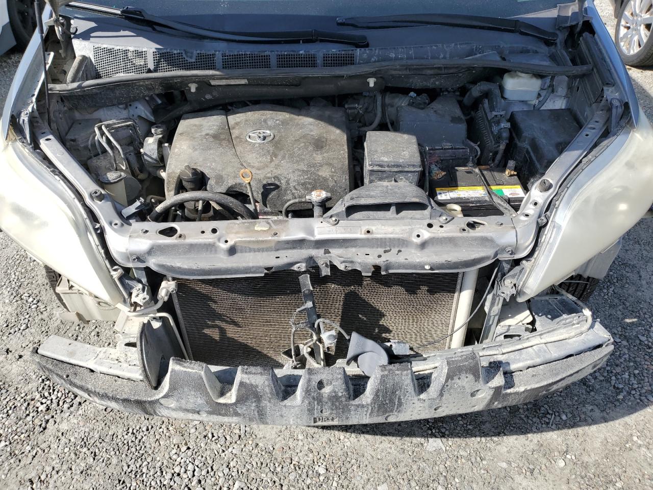 2017 Toyota Sienna - Image 12