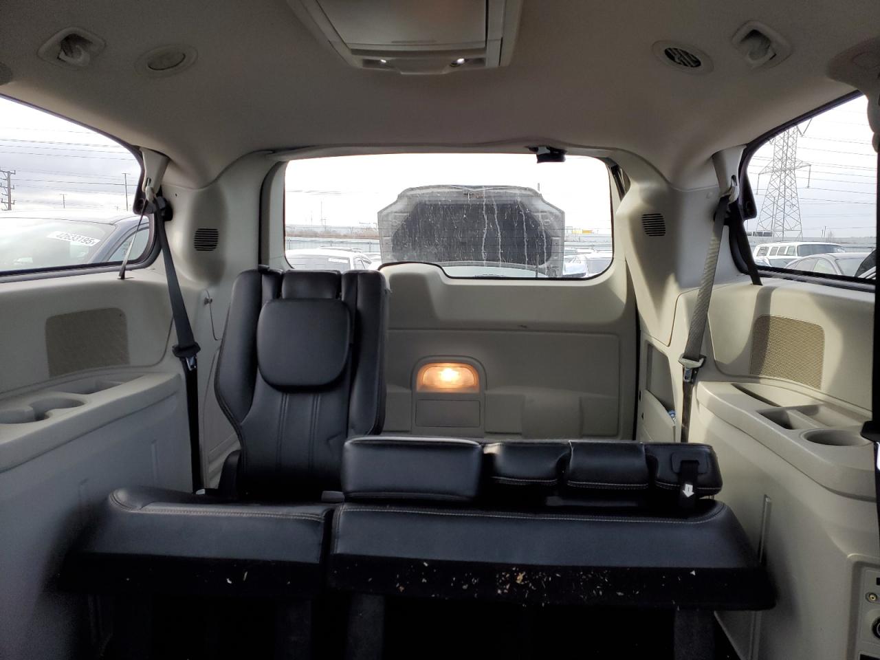 2014 Chrysler Town & Country - Image 10