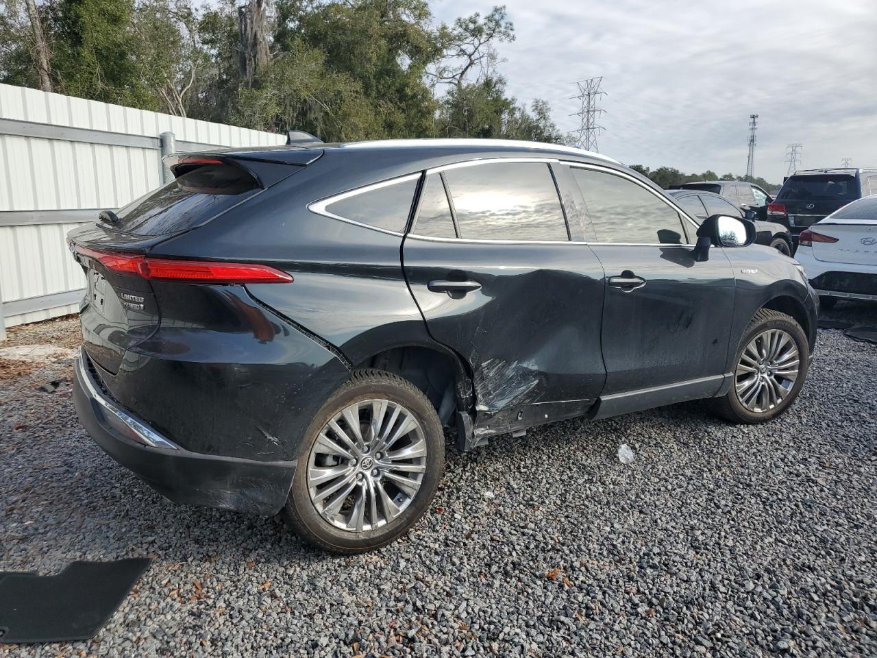 2021 Toyota Venza - Image 3