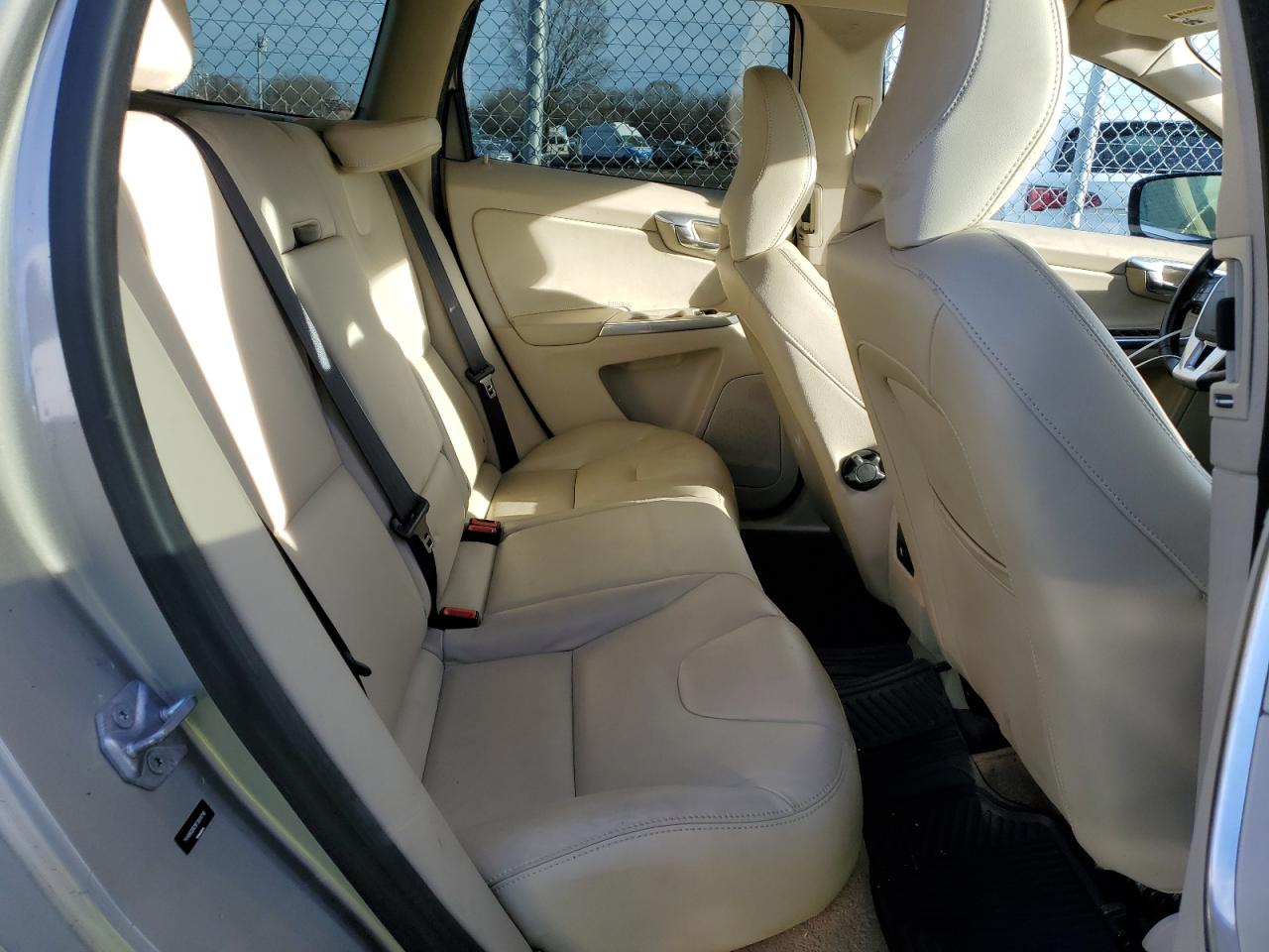 2015 Volvo XC60 - Image 11