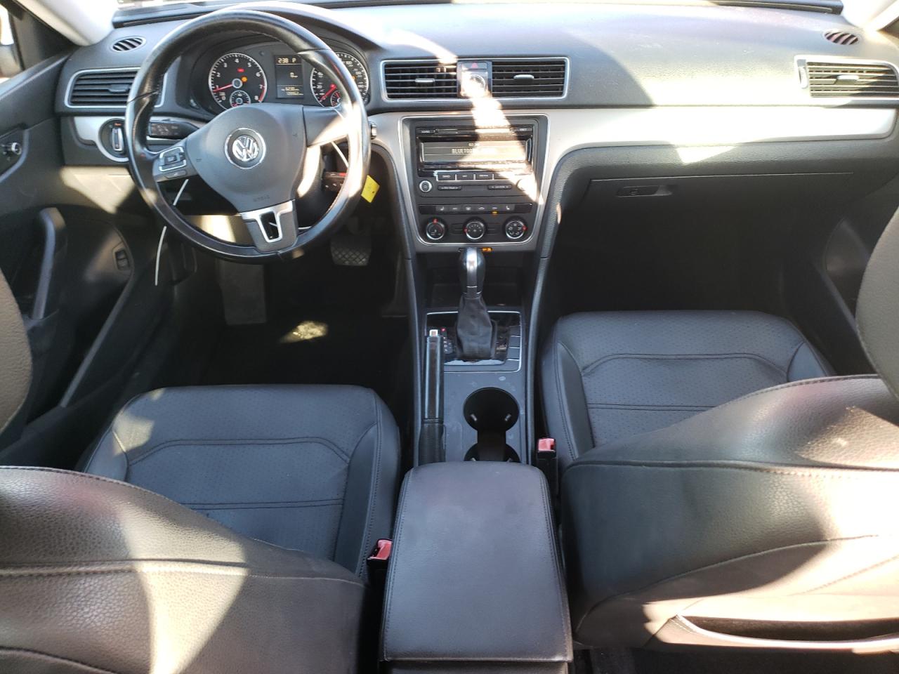 2015 Volkswagen Passat - Image 8