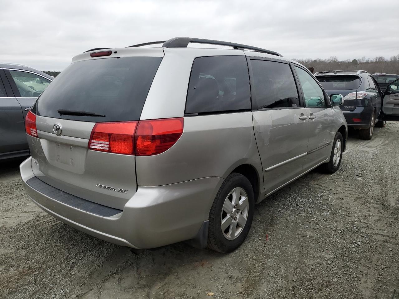2004 Toyota Sienna - Image 3