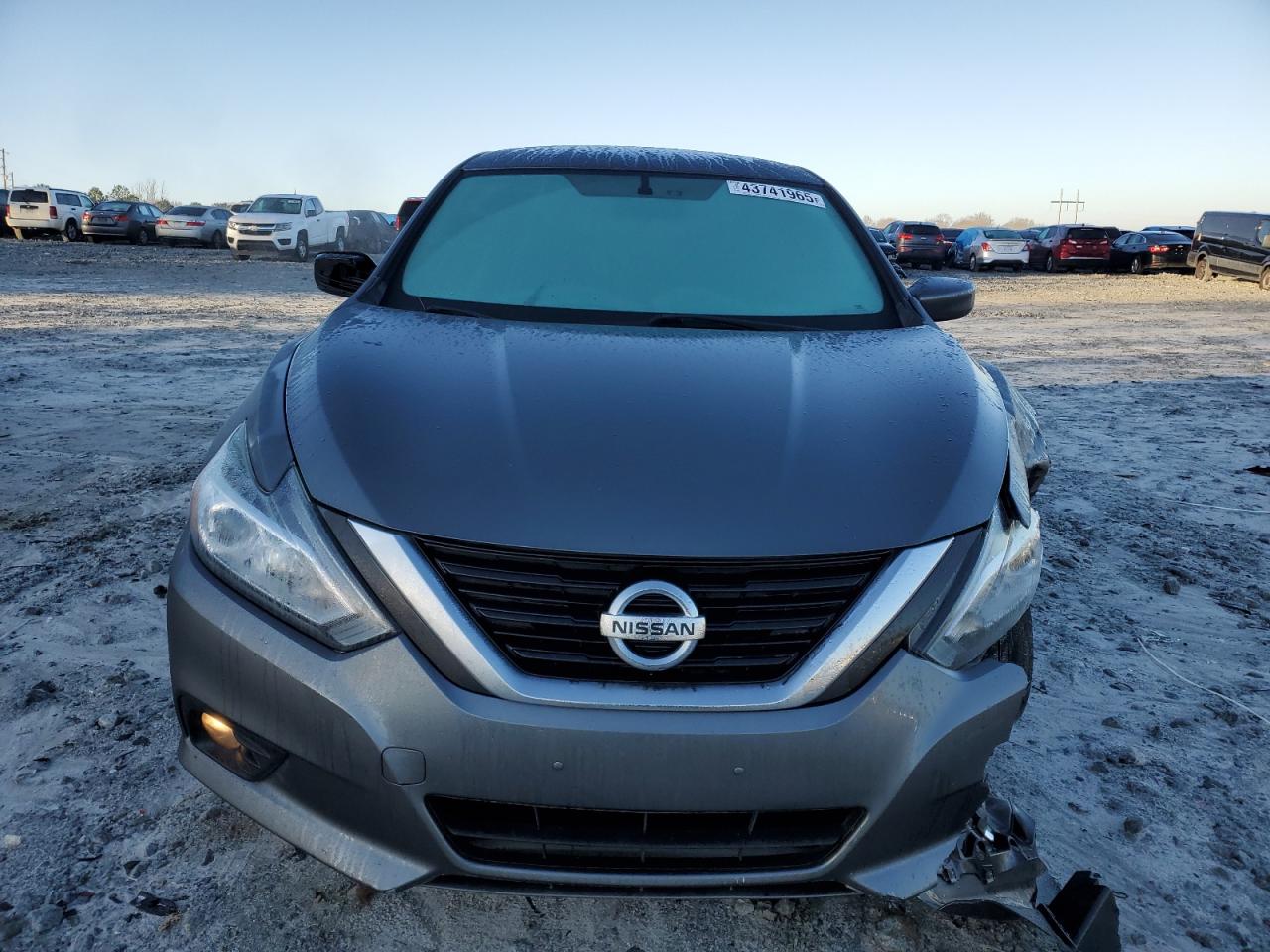 2017 Nissan Altima - Image 5