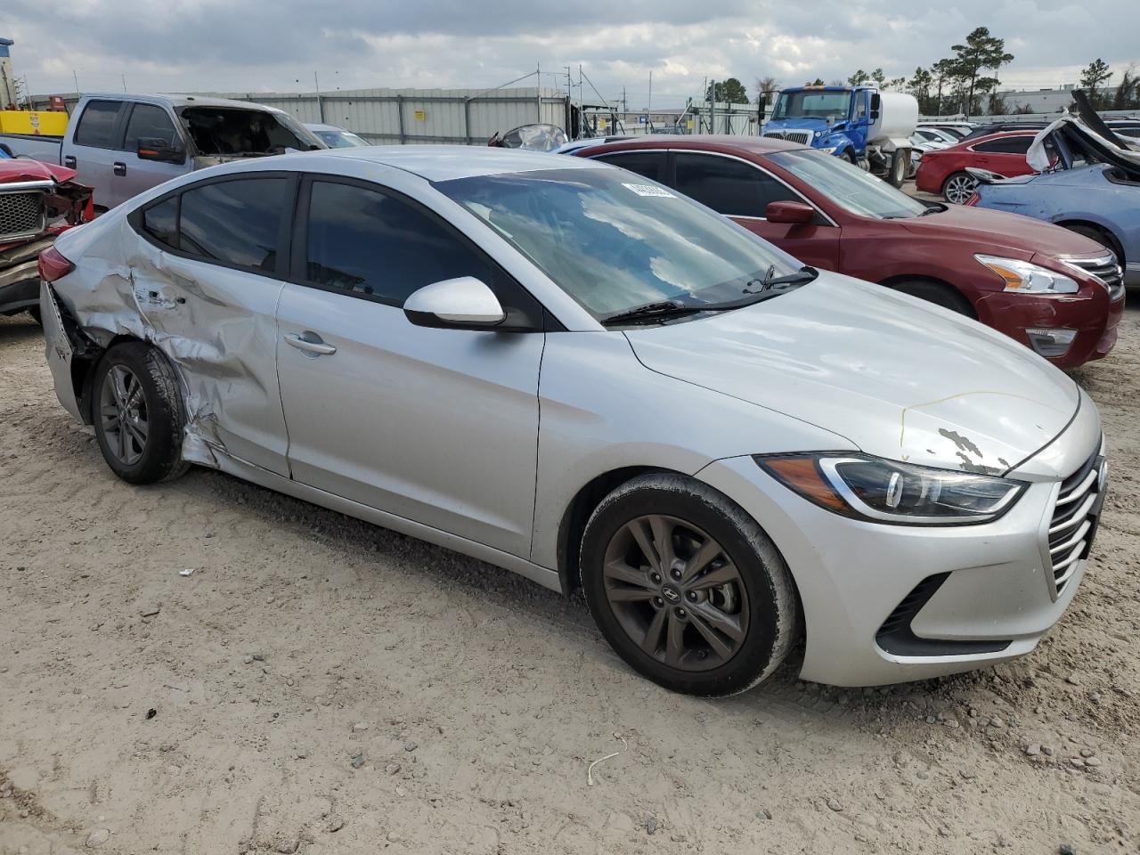 2017 Hyundai Elantra - Image 4