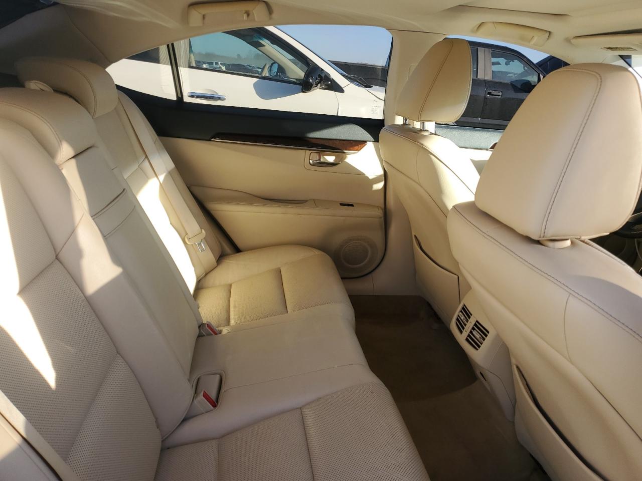 2013 Lexus ES - Image 10
