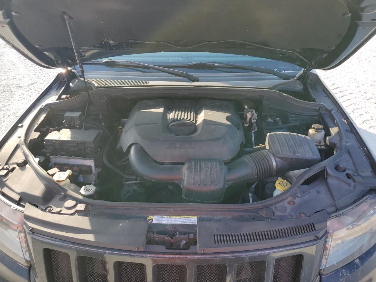 2011 Jeep Grand Cherokee - Image 12