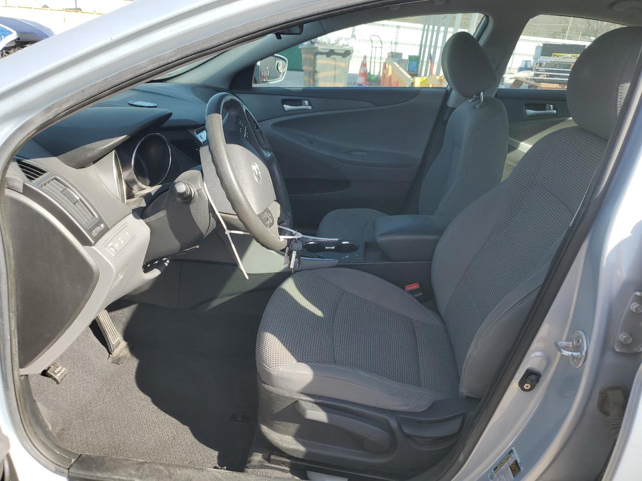 2011 Hyundai Sonata - Image 7