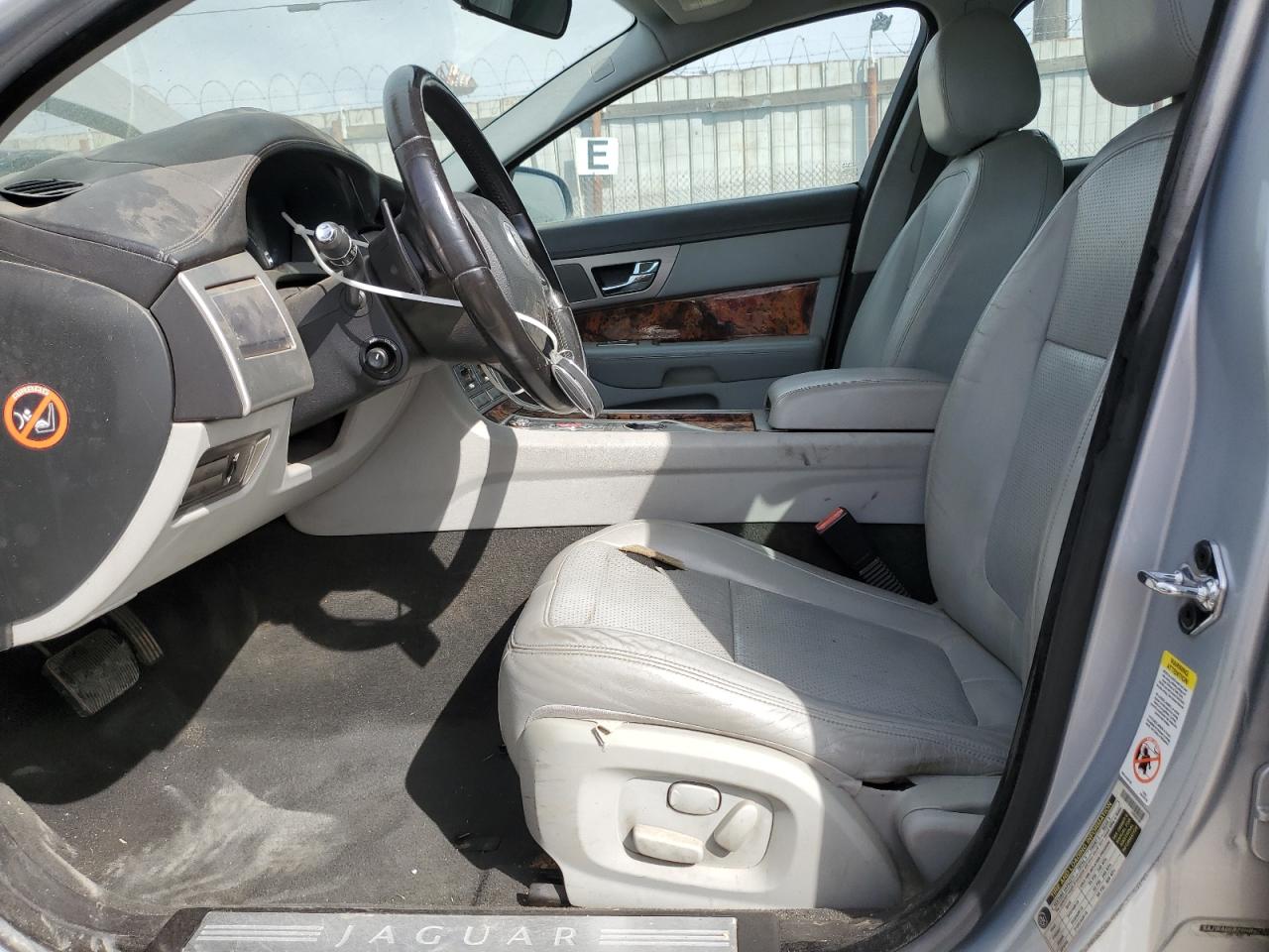 2009 Jaguar XF - Image 7