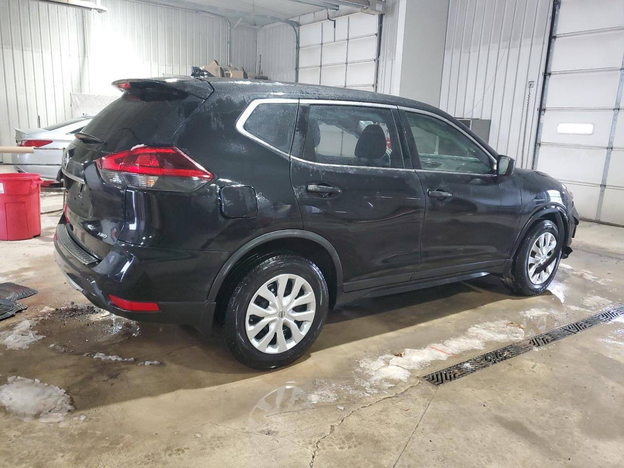 2018 Nissan Rogue - Image 3