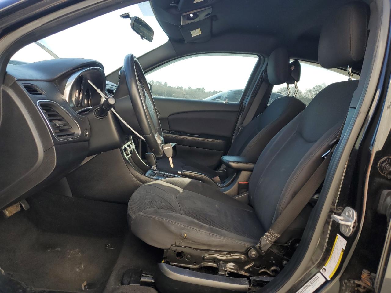 2013 Chrysler 200 - Image 7