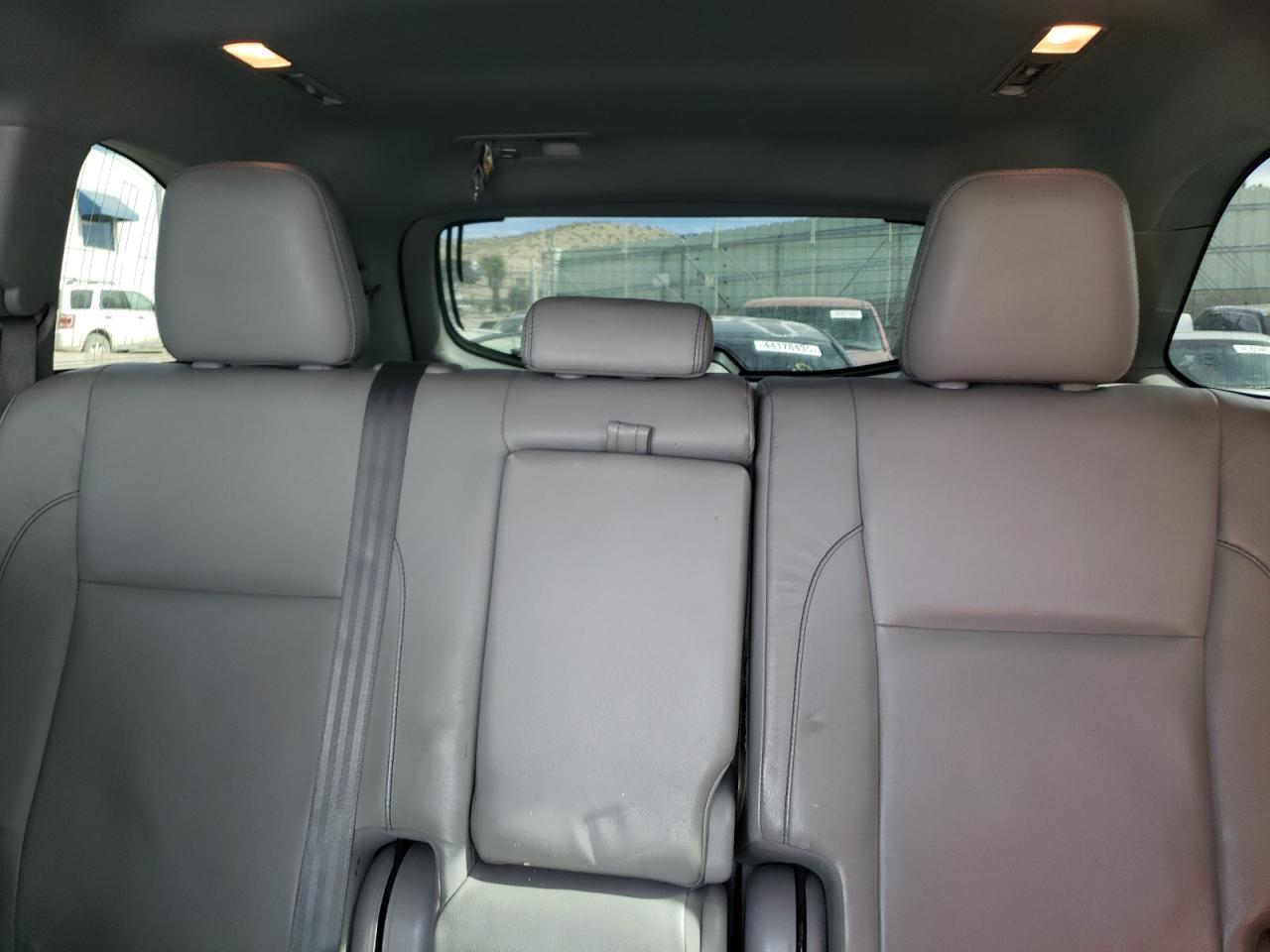 2016 Toyota Highlander - Image 10
