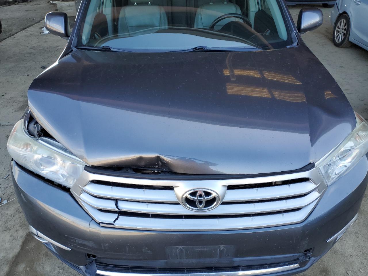 2012 Toyota Highlander - Image 12