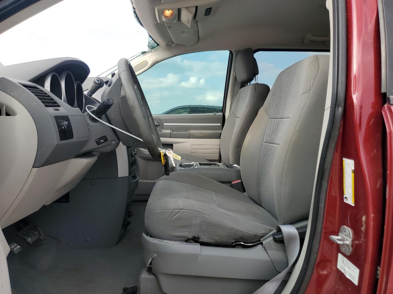 2010 Dodge Caravan - Image 7