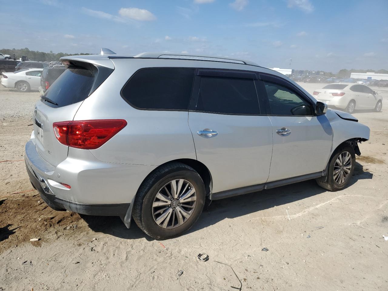 2020 Nissan Pathfinder - Image 3