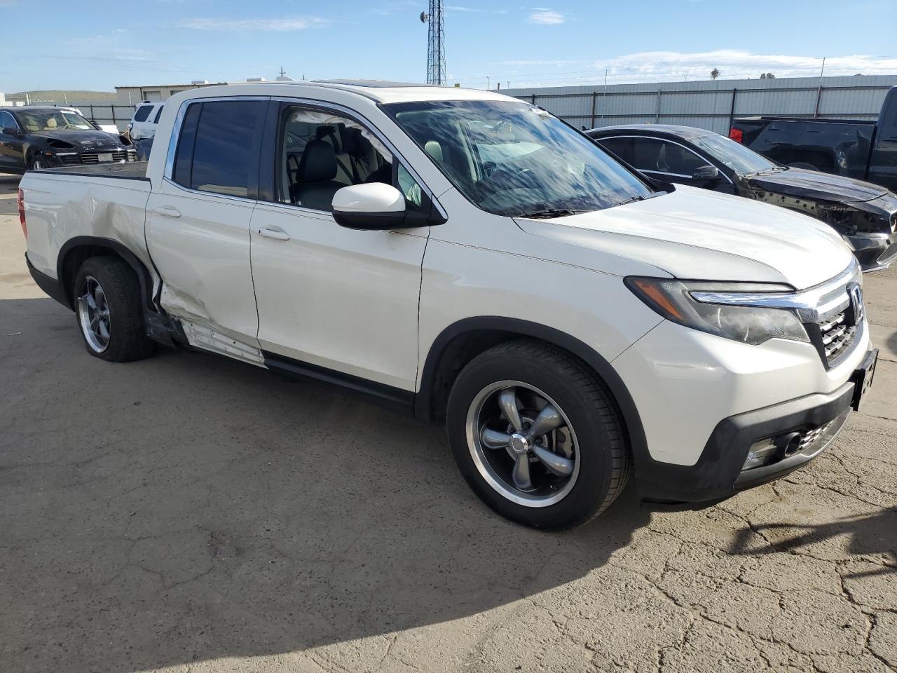 2017 Honda Ridgeline - Image 4