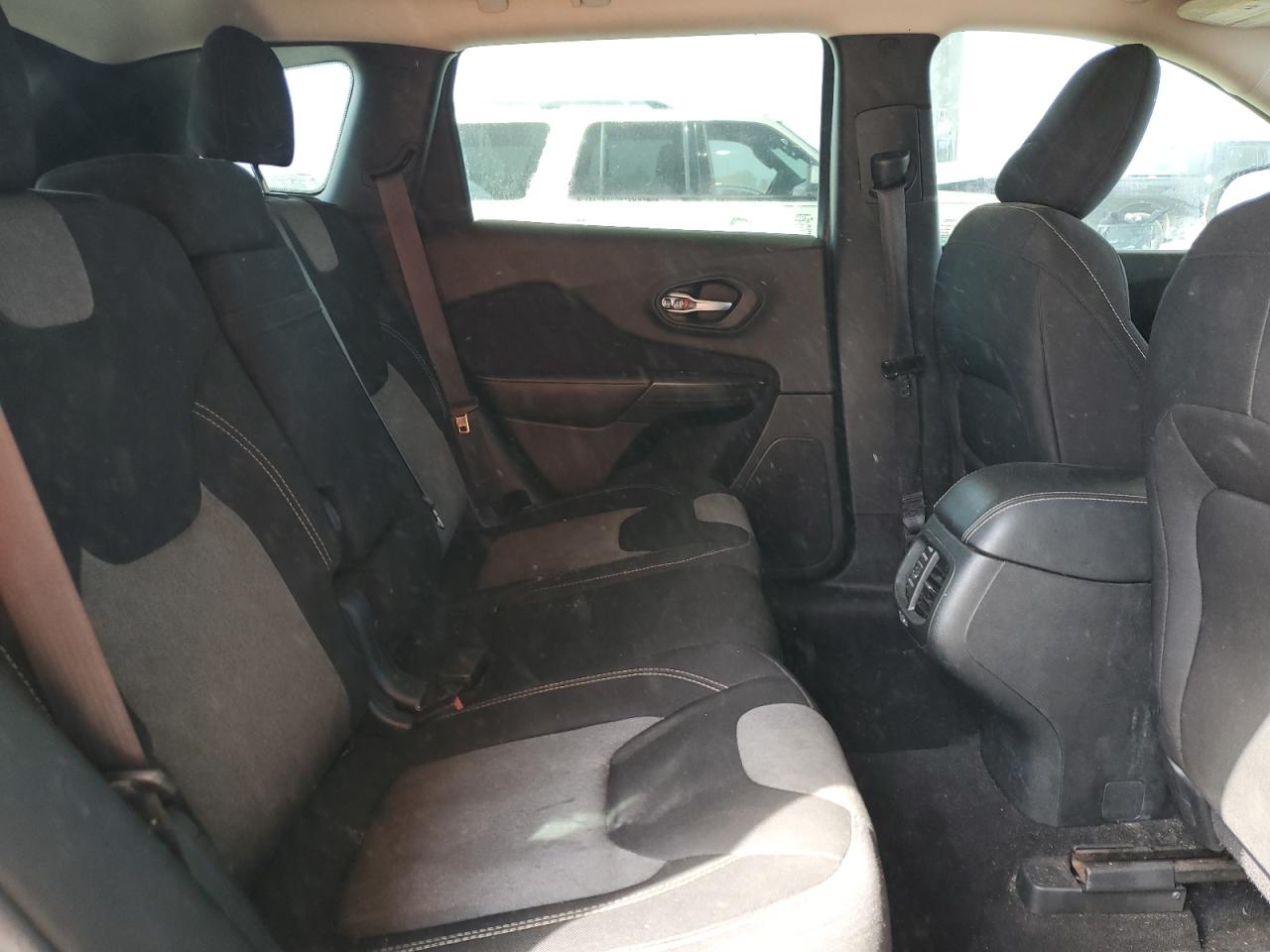 2015 Jeep Grand Cherokee - Image 11