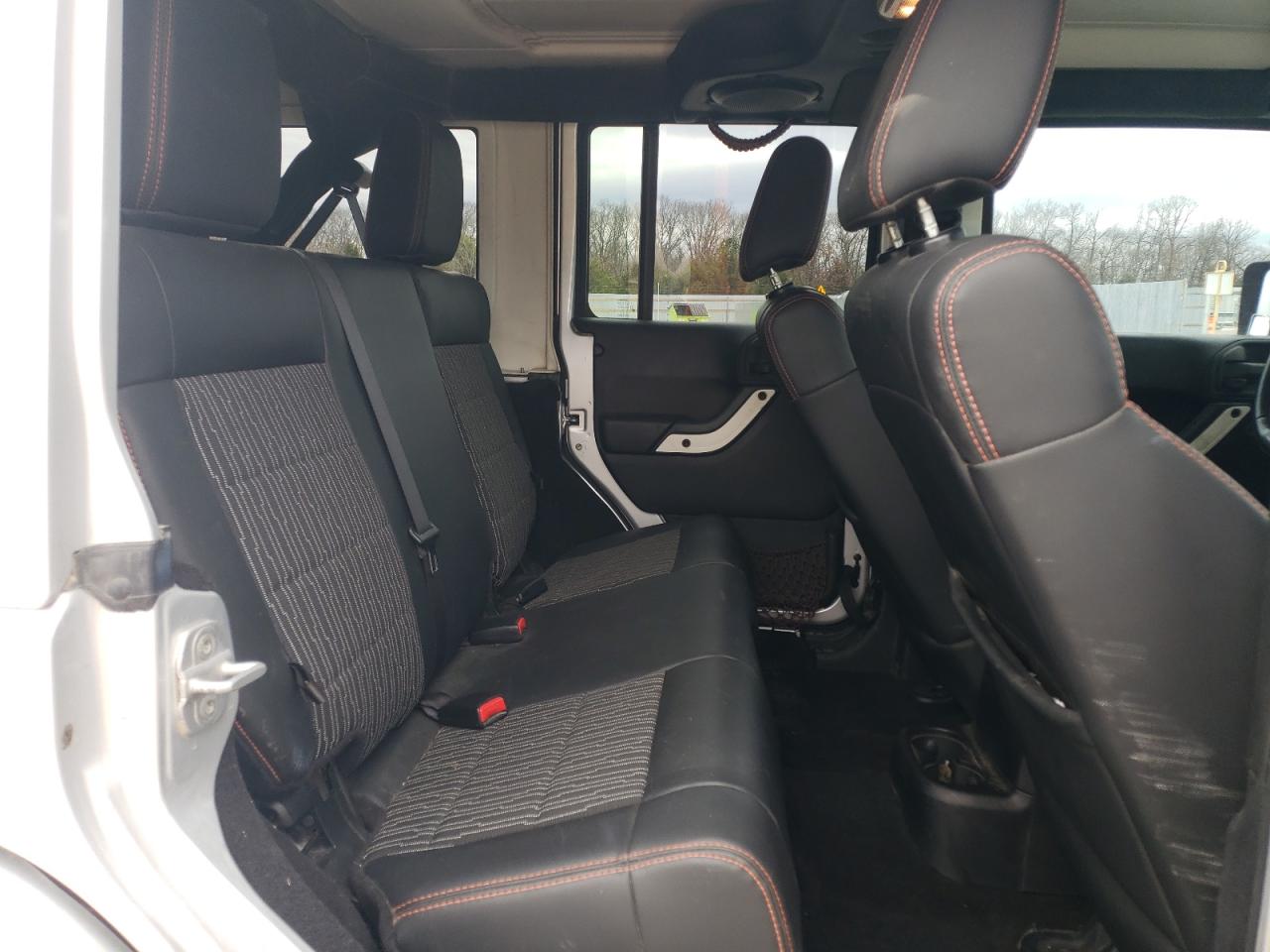 2012 Jeep Wrangler - Image 11