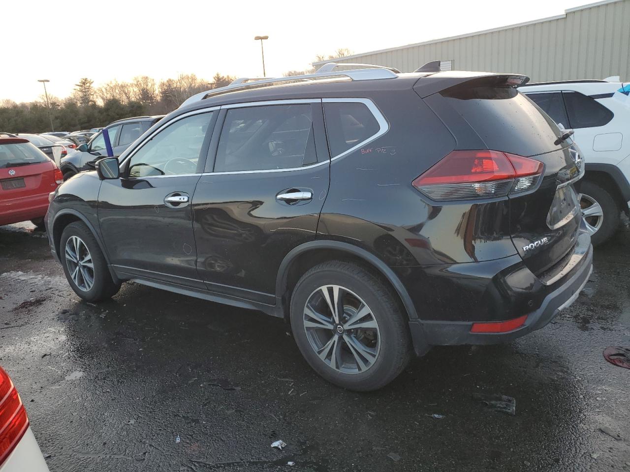 2019 Nissan Rogue - Image 2