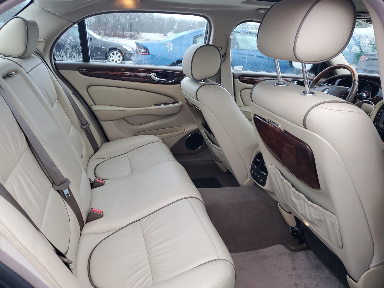 2007 Jaguar XJ - Image 10