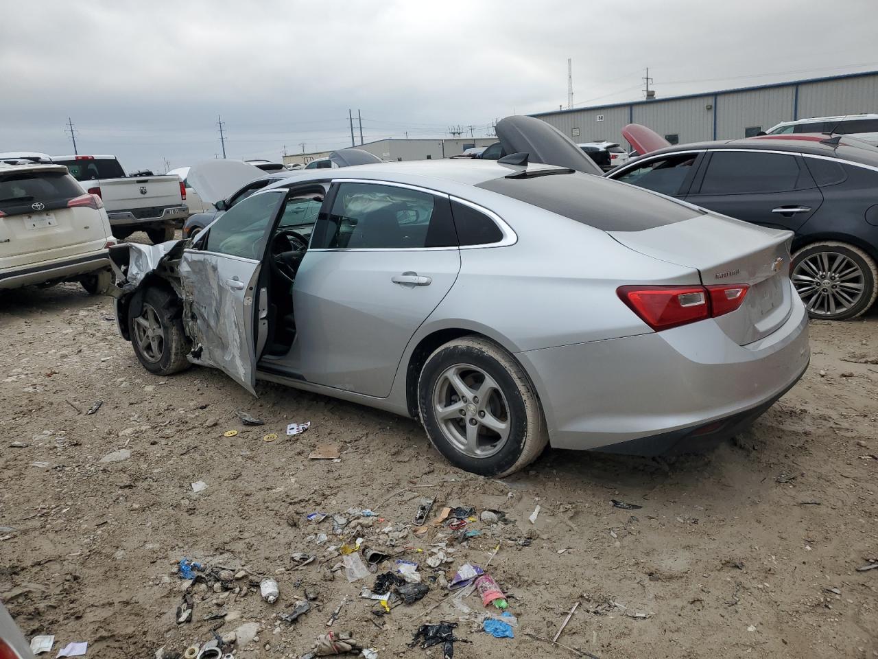 2018 Chevrolet Malibu - Image 2