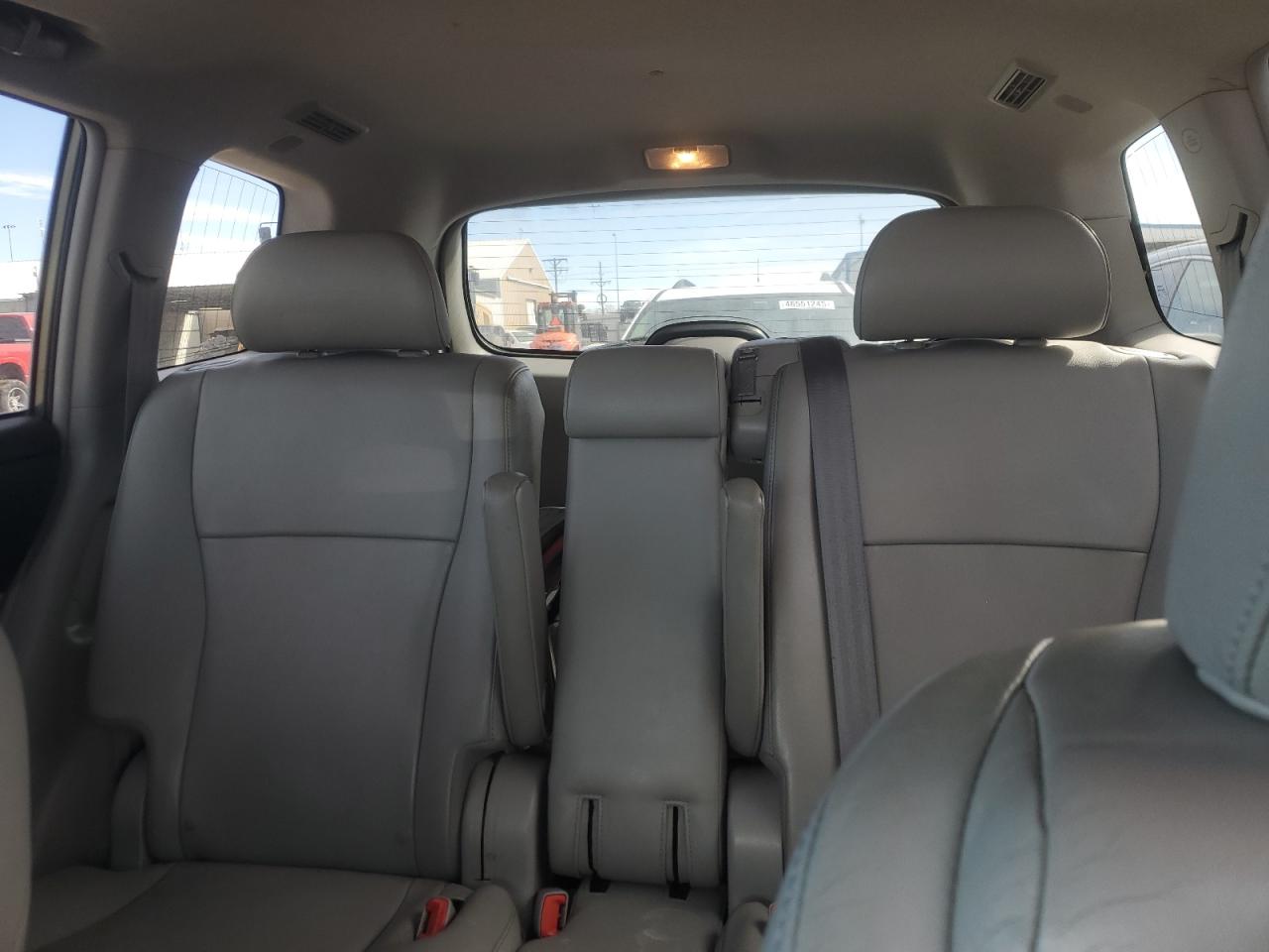 2012 Toyota Highlander - Image 10