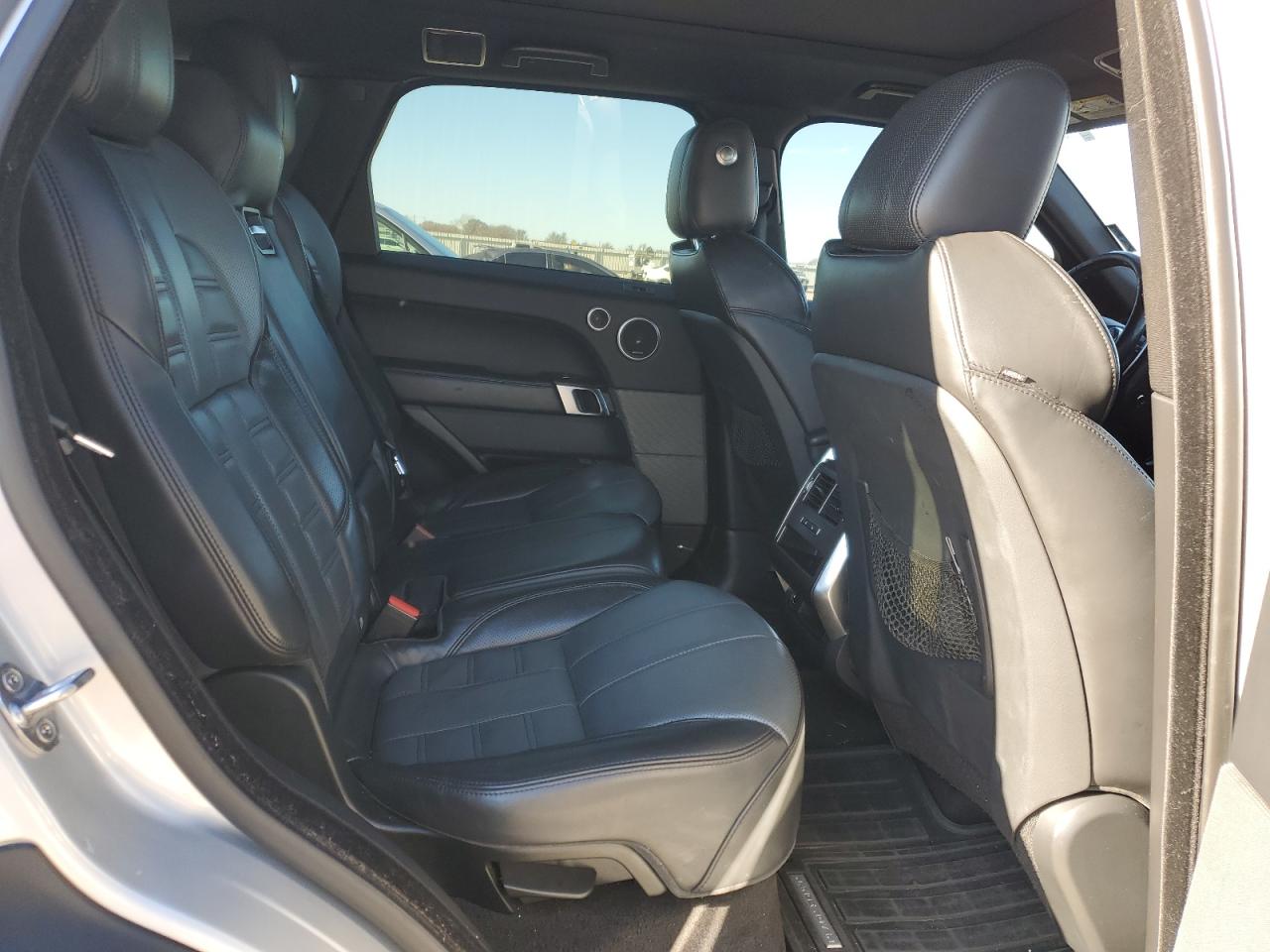 2016 Land Rover Range Rover - Image 11