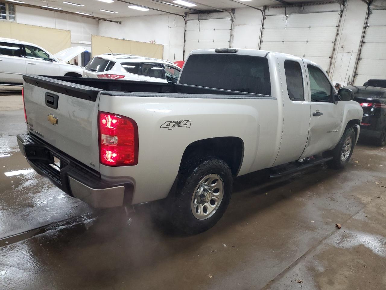2011 Chevrolet Silverado - Image 3