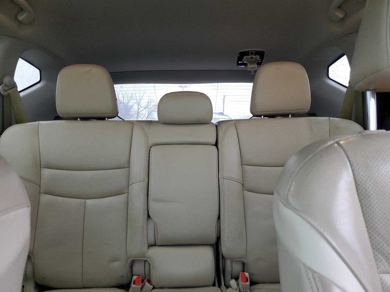 2016 Nissan Murano - Image 10