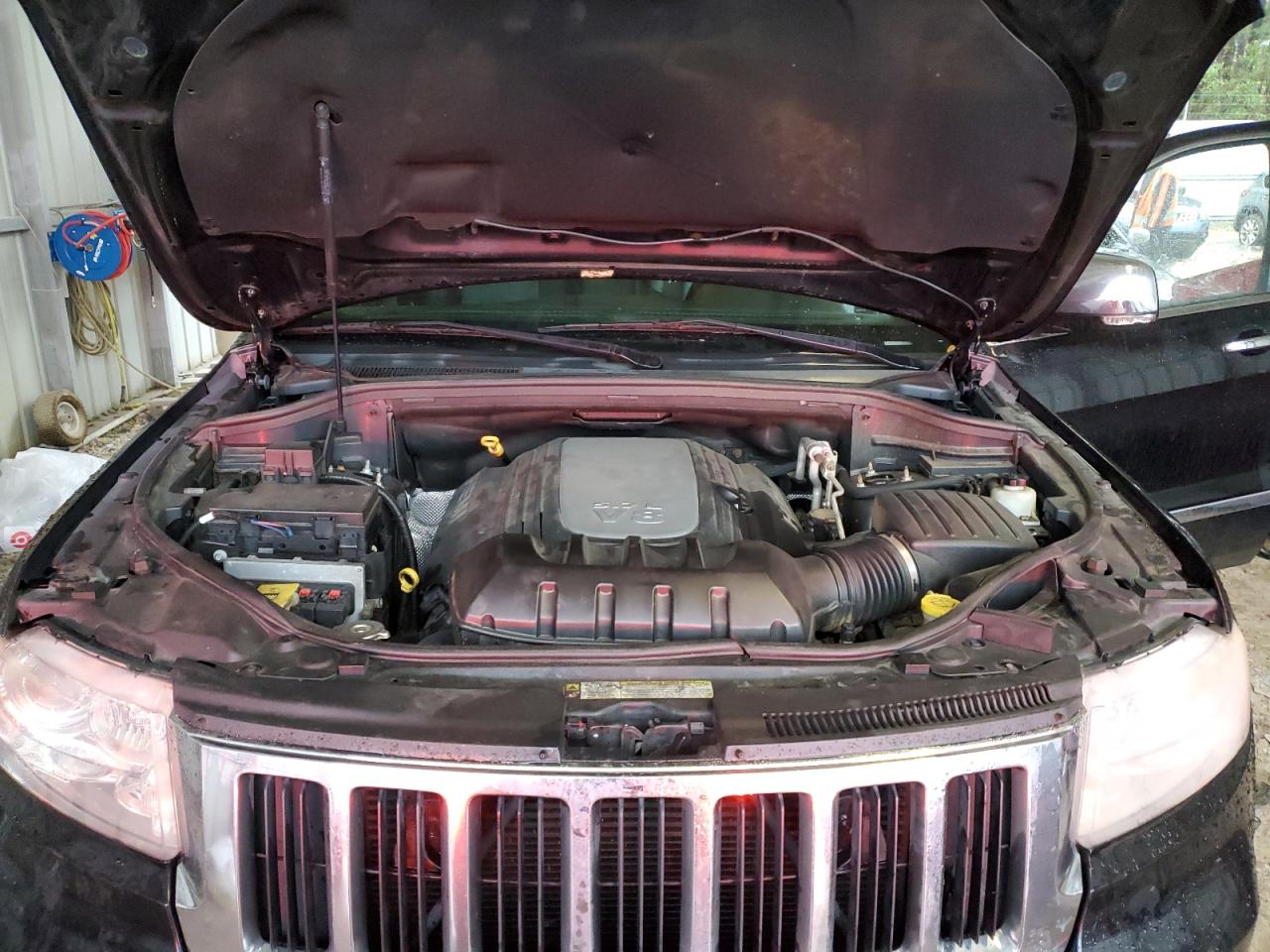 2013 Jeep Grand Cherokee - Image 12
