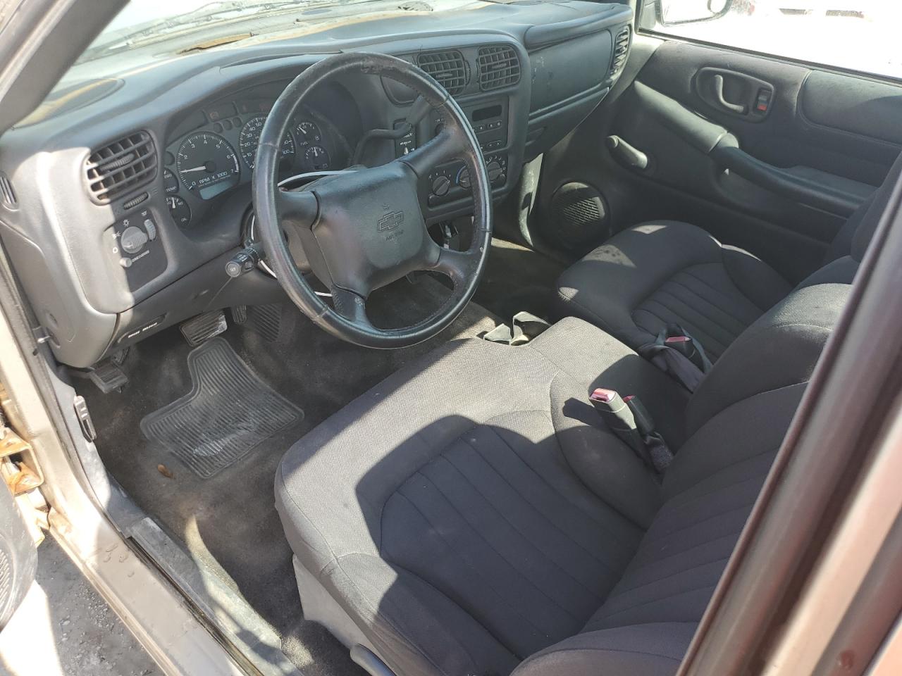 2003 Chevrolet S-10 Pickup - Image 8