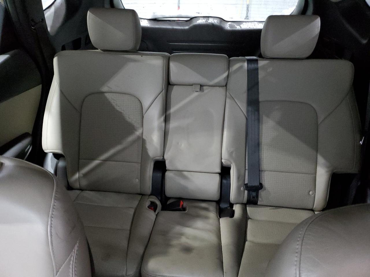 2014 Hyundai Santa Fe - Image 10