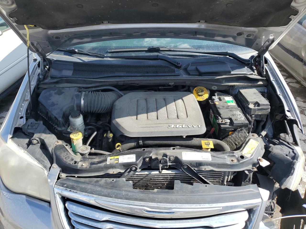 2014 Chrysler Town & Country - Image 12