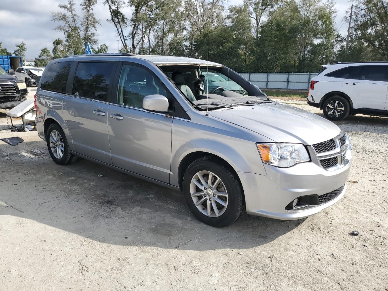 2019 Dodge Caravan - Image 4