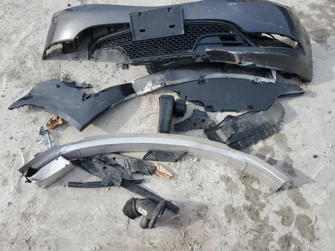 2015 Chrysler 200 - Image 14