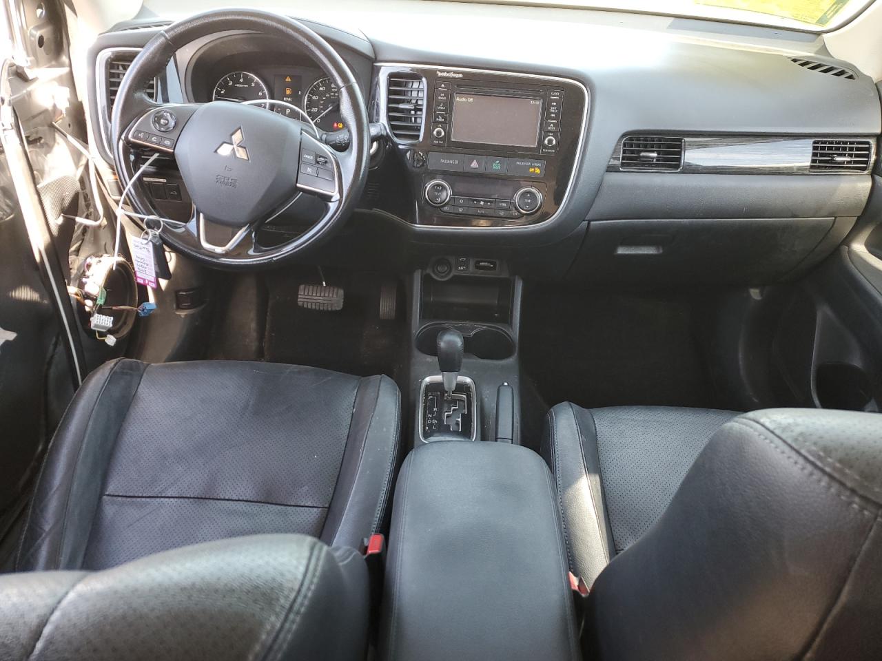 2016 Mitsubishi Outlander - Image 8