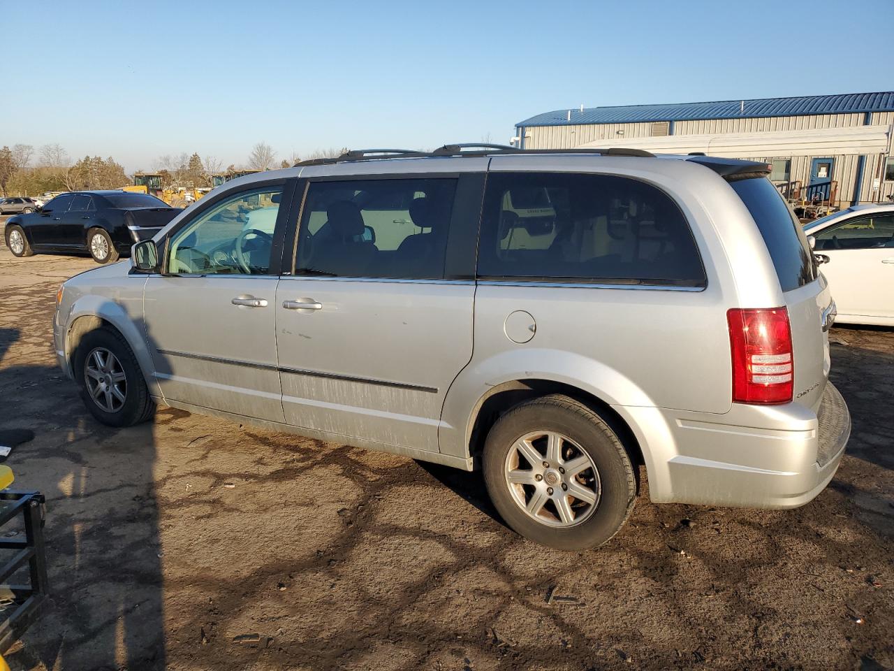 2010 Chrysler Town & Country - Image 2