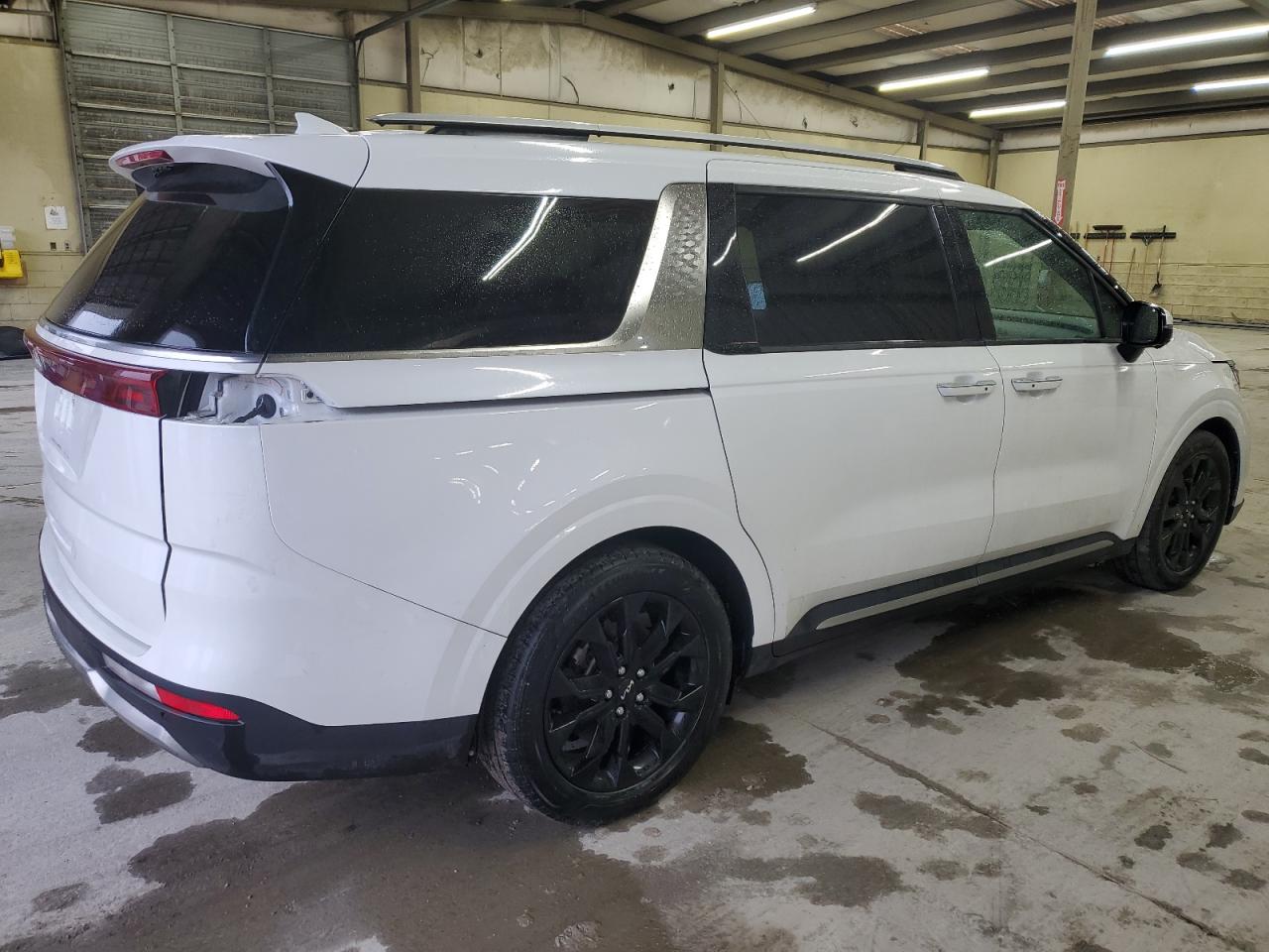 2023 Kia Carnival - Image 3