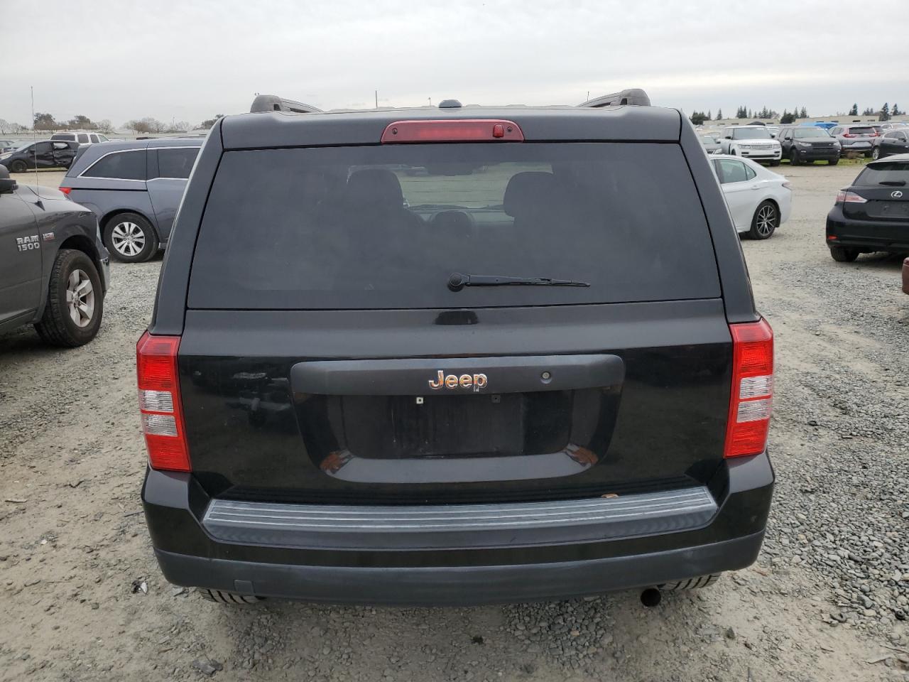 2017 Jeep Liberty (Patriot) - Image 6