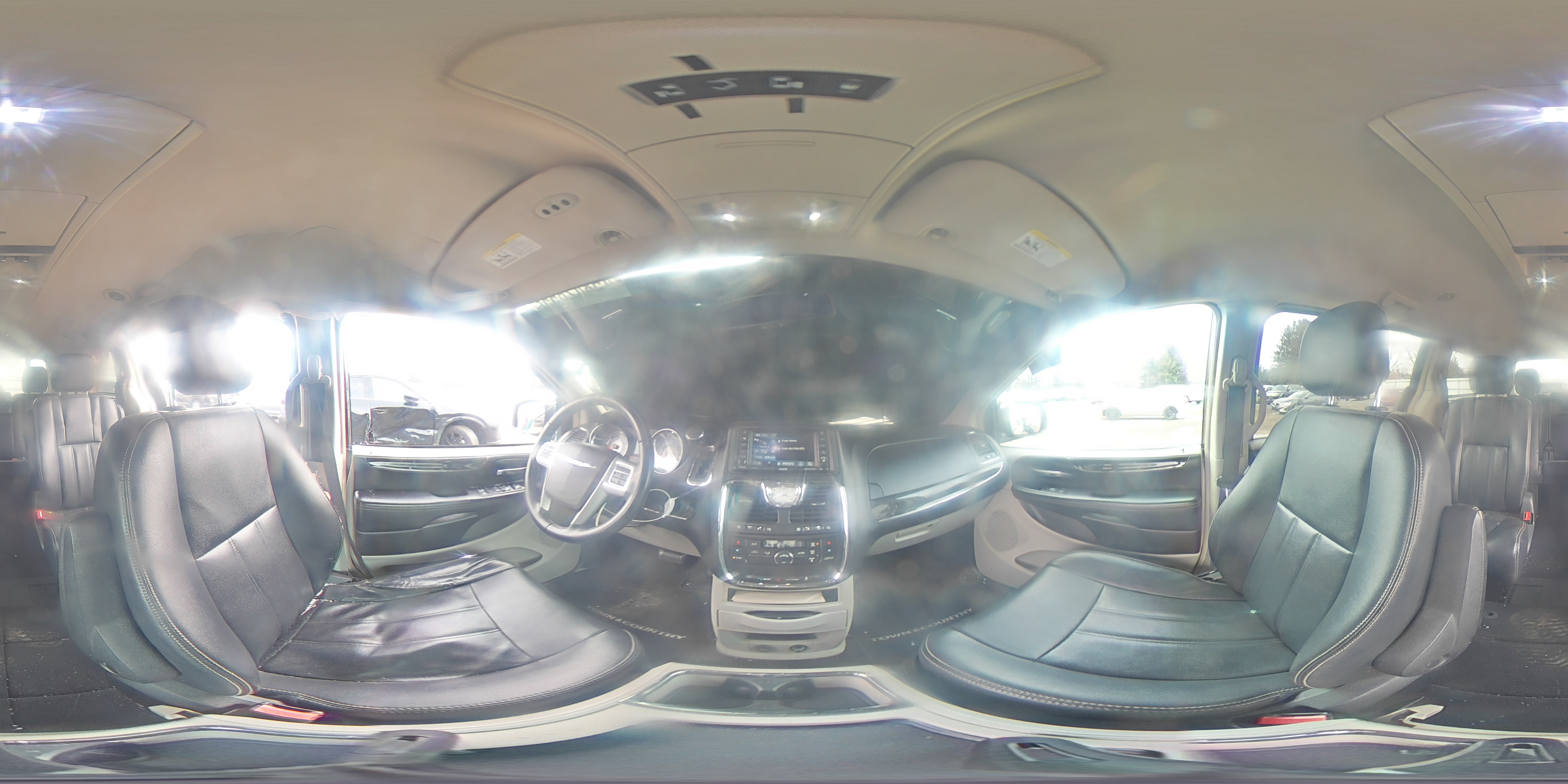 2014 Chrysler Town & Country - Image 13