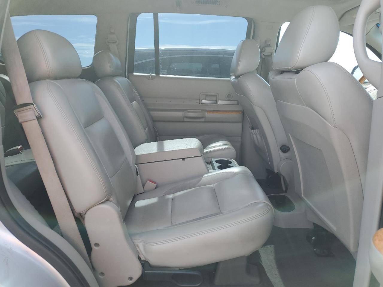 2007 Chrysler Aspen - Image 11