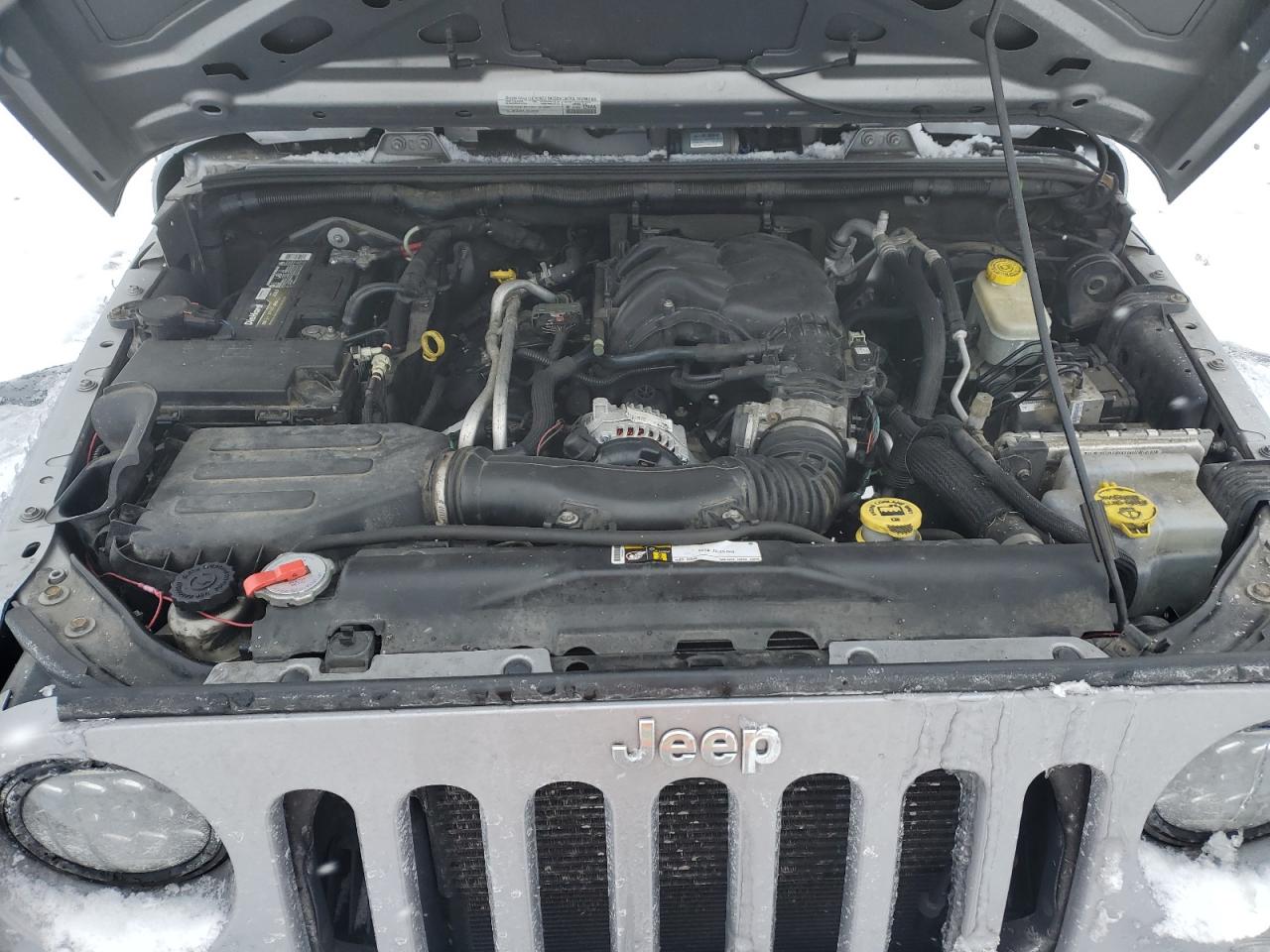 2015 Jeep Wrangler - Image 12