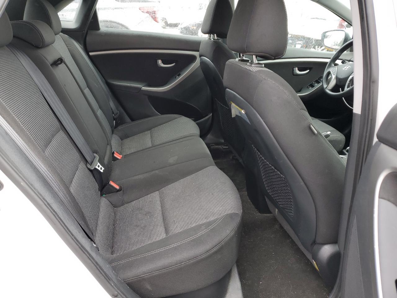 2017 Hyundai Elantra - Image 10