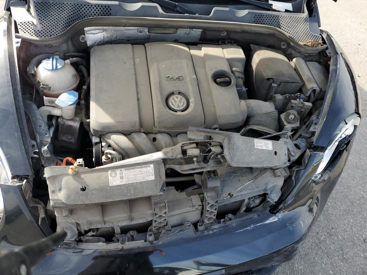 2014 Volkswagen Beetle - Image 12