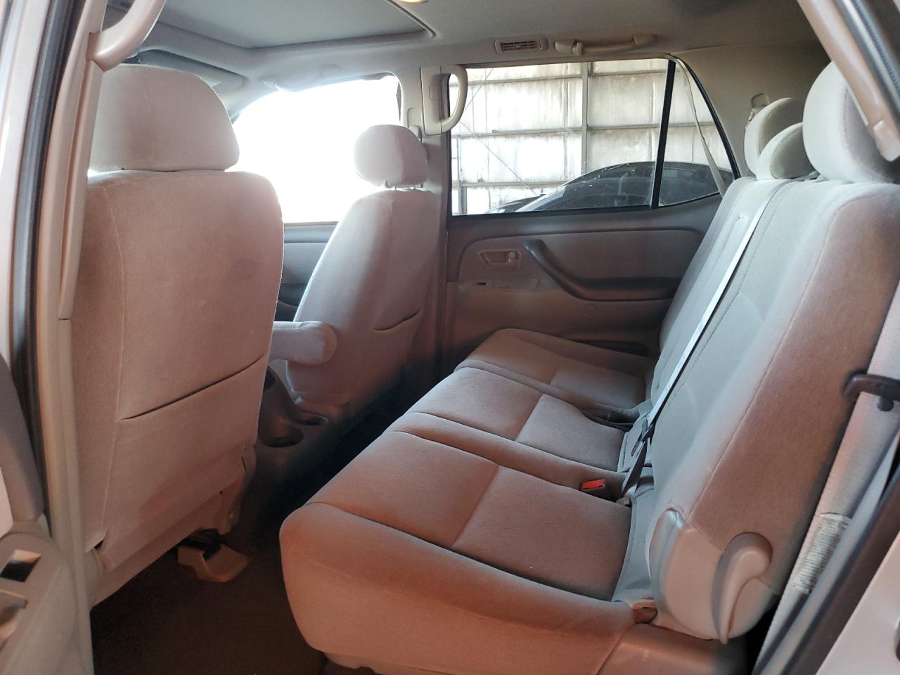 2003 Toyota Sequoia - Image 11