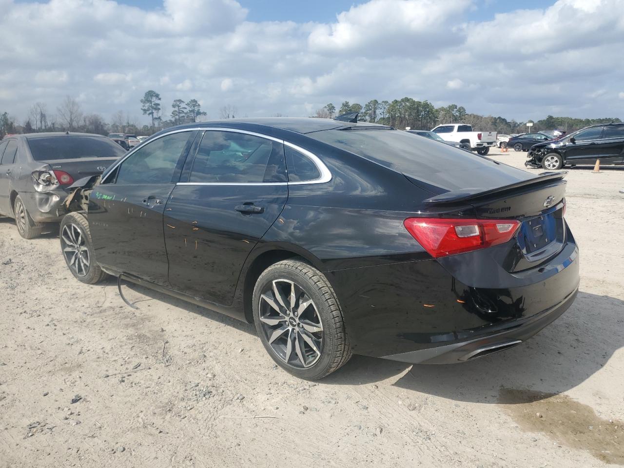2021 Chevrolet Malibu - Image 2