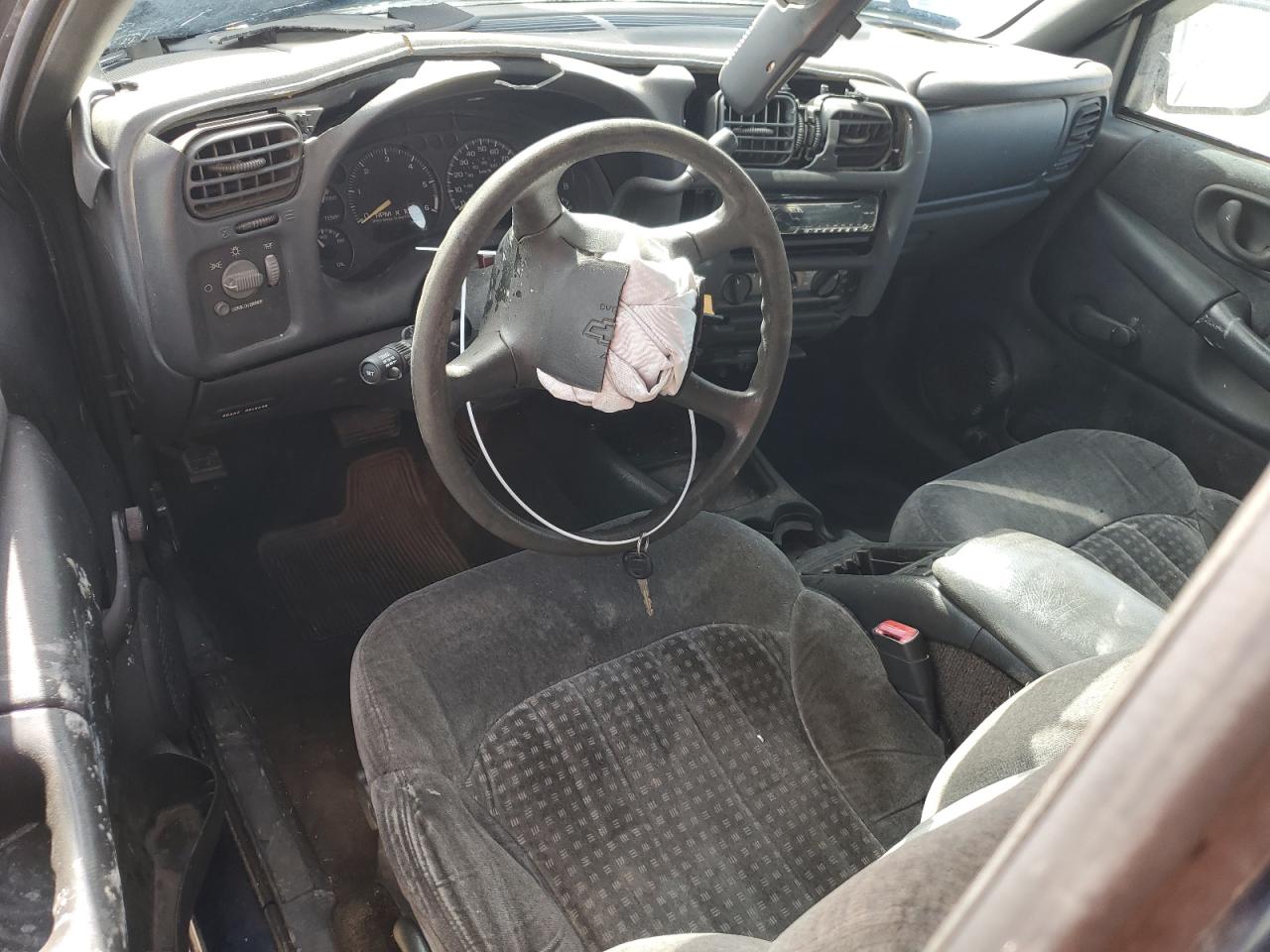 2001 Chevrolet S-10 Pickup - Image 8