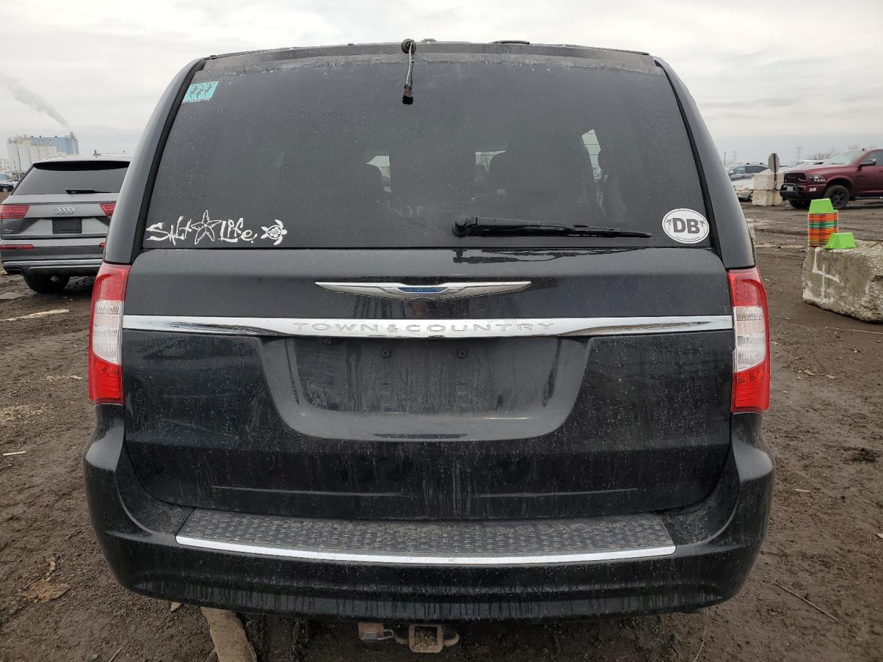 2016 Chrysler Town & Country - Image 6