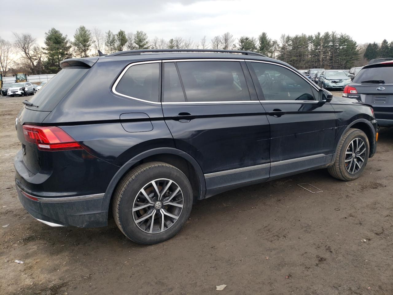 2021 Volkswagen Tiguan - Image 3