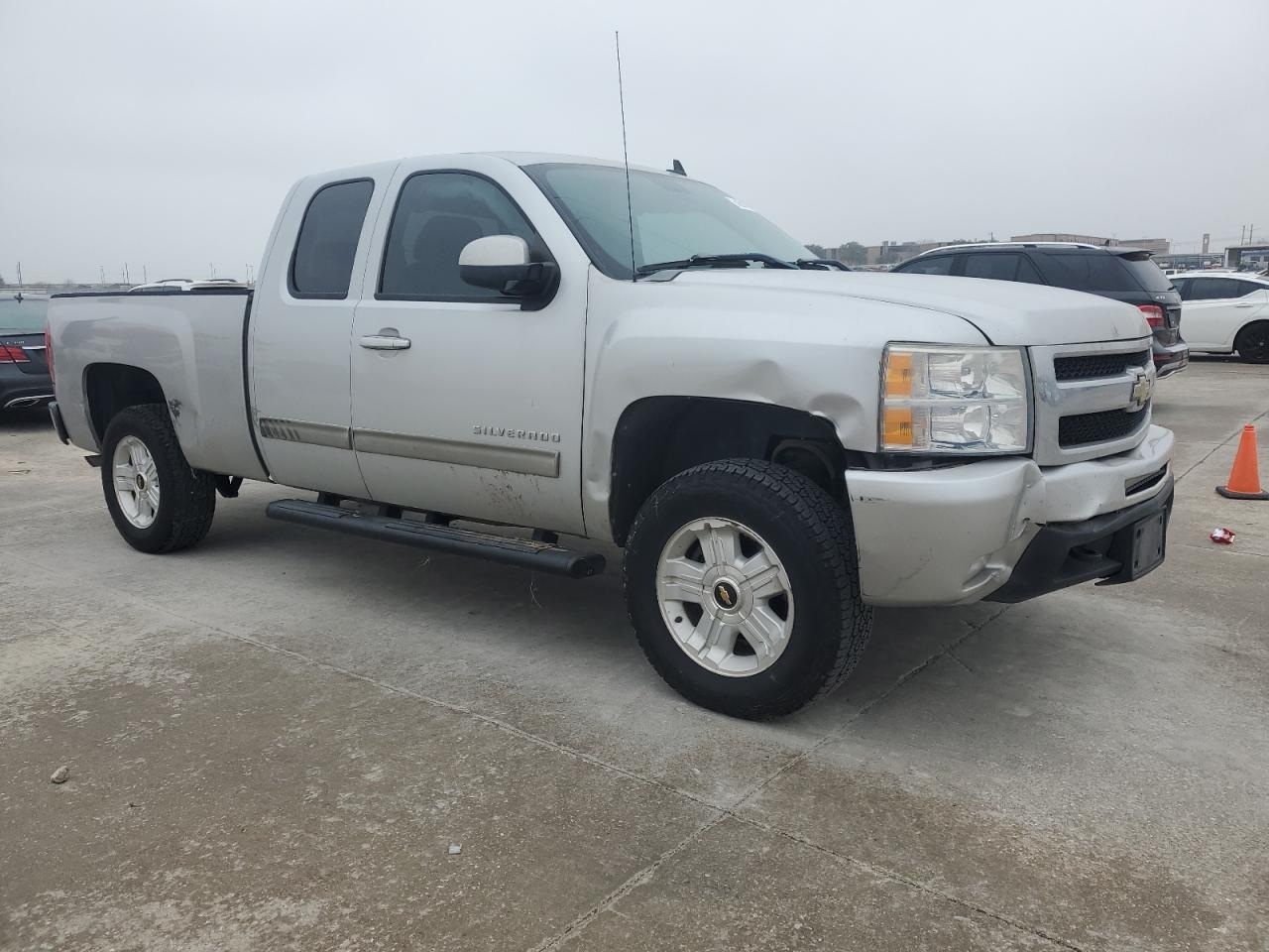 2010 Chevrolet Silverado - Image 4