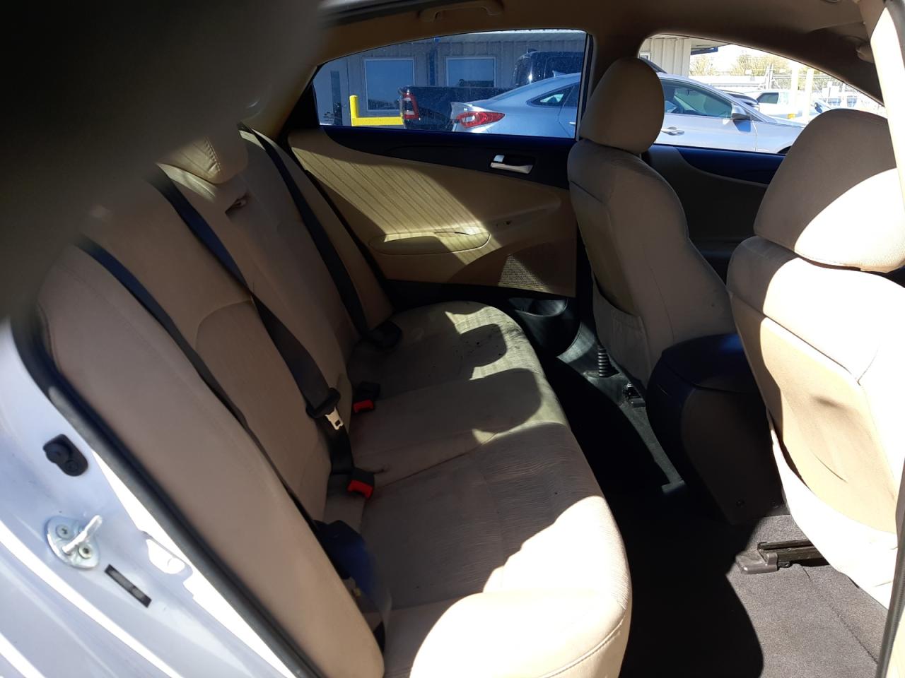 2013 Hyundai Sonata - Image 10